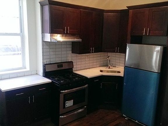 4th image of 861 Putnam Ave APT 3