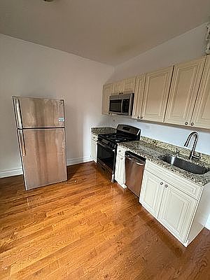3rd image of 18 Saint Nicholas Pl APT 5D