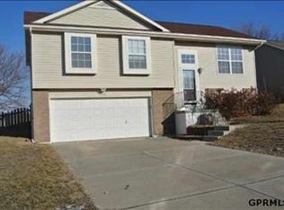 15836 Redwood St, Omaha, NE 68136