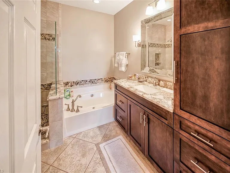 23036 Lone Oak Dr — Photo 23