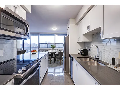 3434 Eglinton Ave E Photo 1