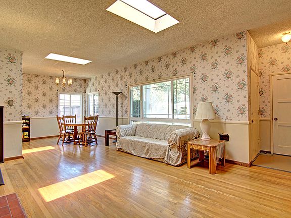 2nd image of 2245 Hitchcock Dr