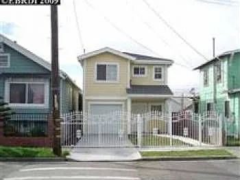 525 3rd St photo 1