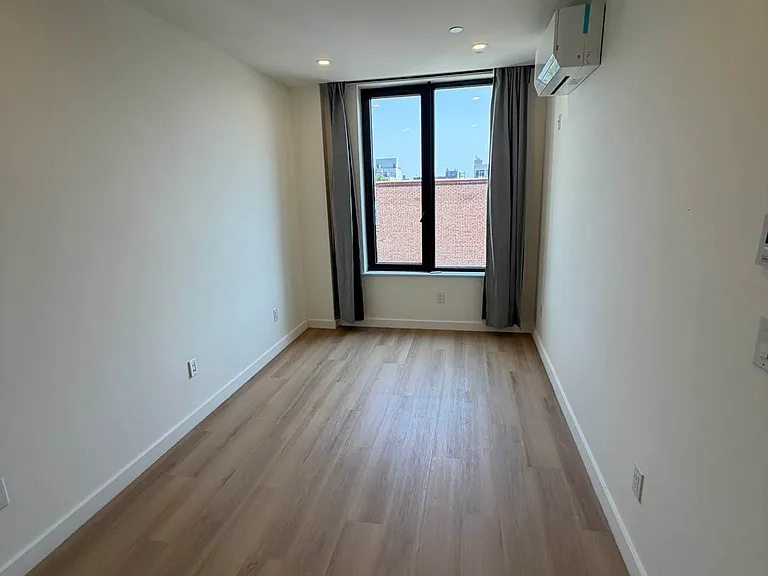 321 Franklin Ave #4D — Photo 7