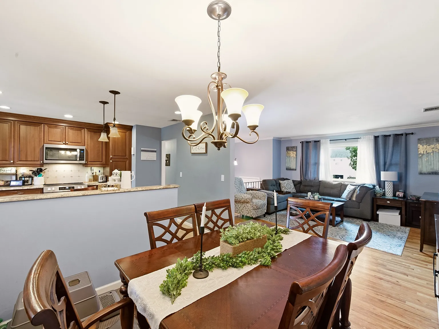 4 bed, 1700 sqft, $4,600 — Photo 3