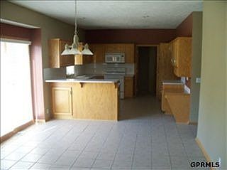 4th image of 17215 Y St