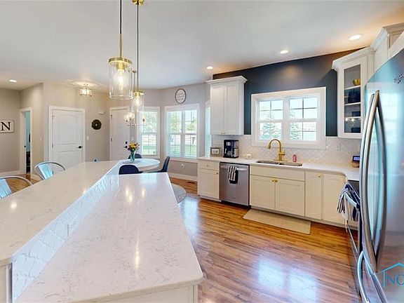 5th image of 104 Whitney Dr