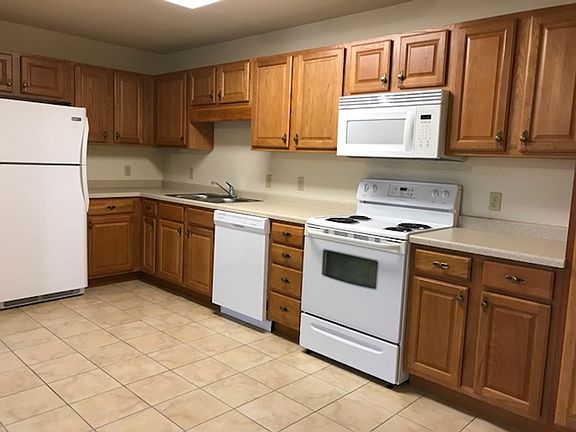 2nd image of 930-940 Linden Dr #940-202