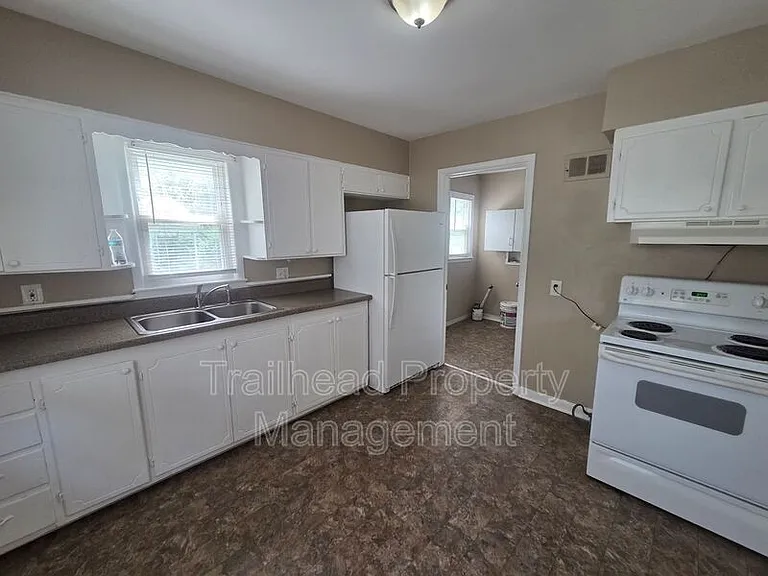 1223 N Cottage St — Photo 3