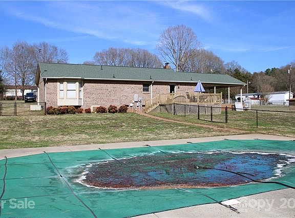 4th image of 114 Hillside Dr