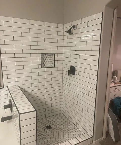 7046 S Claiborne Ave — Photo 14