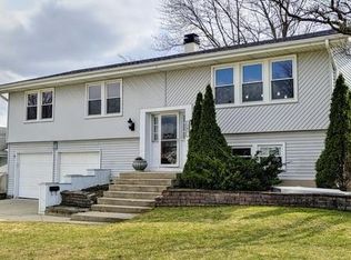 1245 Nottingham Ln, Hoffman Estates, IL 60169