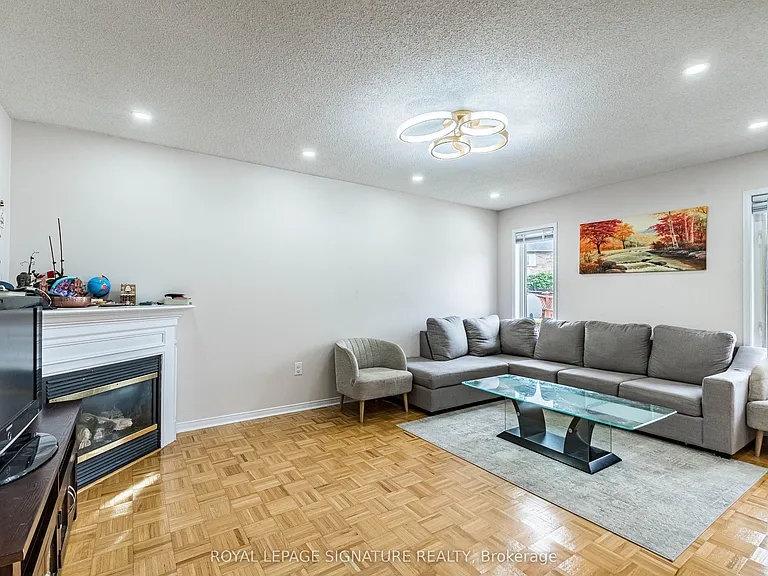 35 Whitehouse Cres — Photo 20