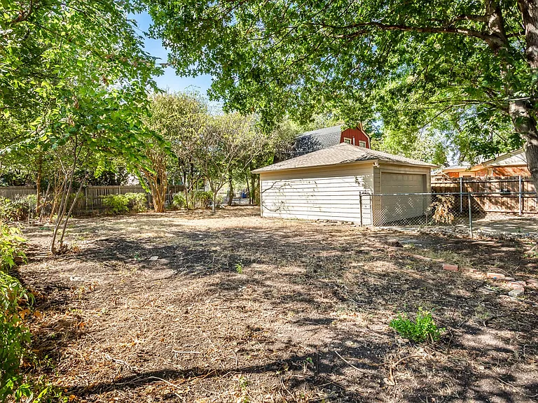 511 Classen Dr — Photo 23