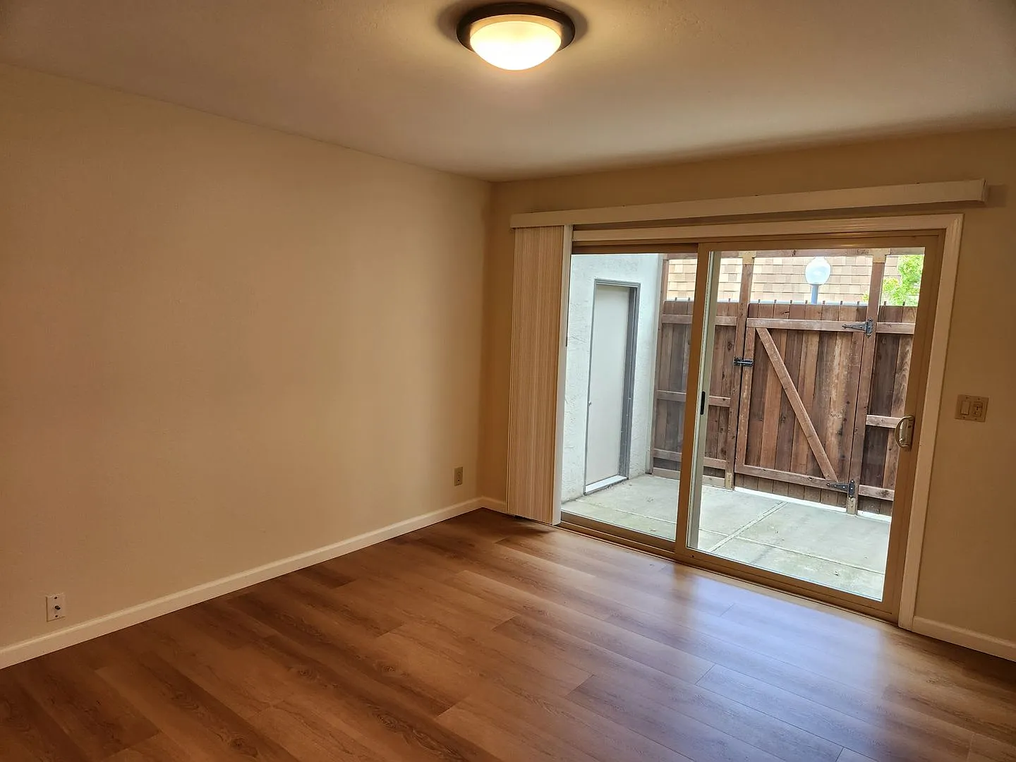 Very nice 2 Bed/ 1.5 Bath /1,263 Sqft Walnut Creek townhouse in desirable Skywest HOA available O... — Photo 4