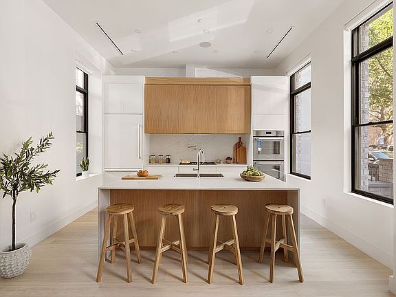 3rd image of 522 State St Unit 1