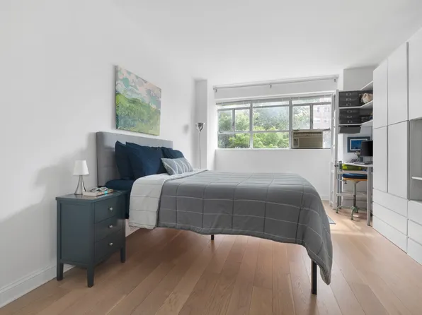 2727 Palisade Avenue image 7 of 18