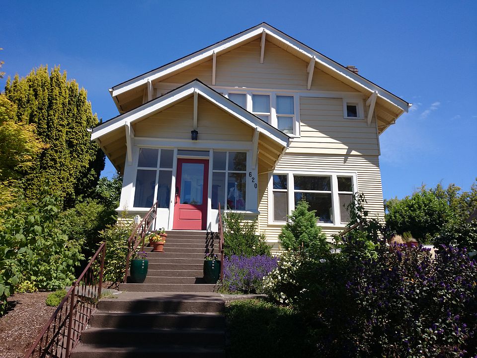 2nd image of 620 32nd Ave