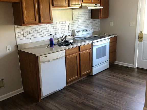 2nd image of 212 Poplar St #B