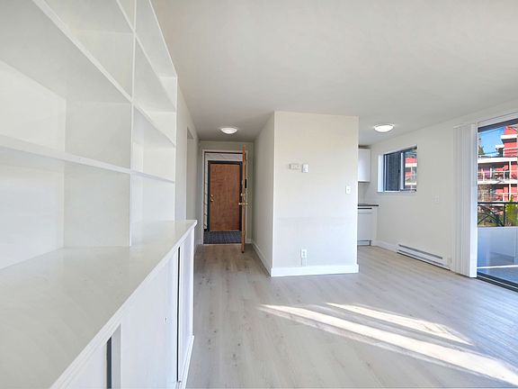 5th image of 1721 Taylor Ave N #2