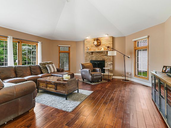3rd image of 17029 Pineview Dr