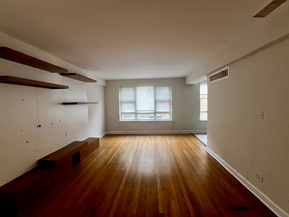 4th image of 5335 N California Ave #204