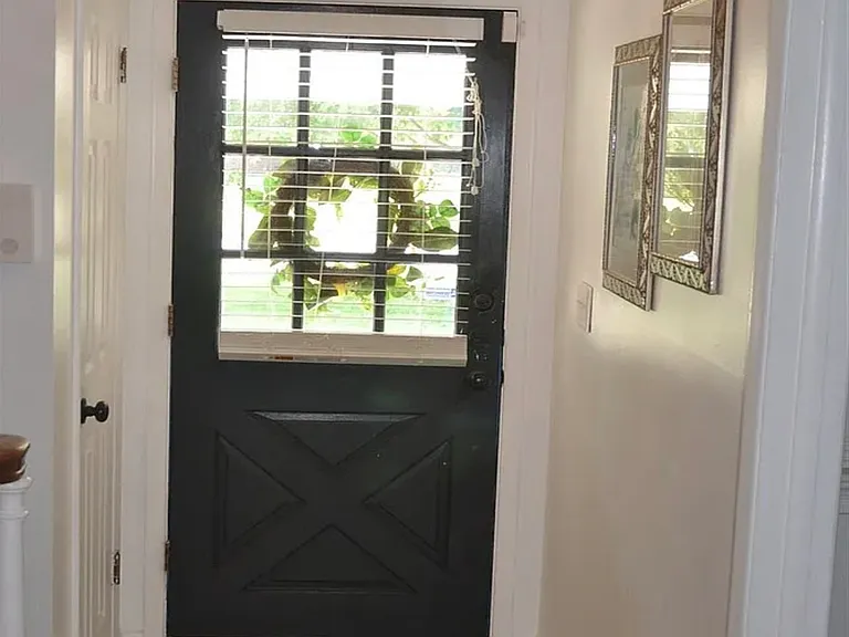 1057 N Gretchen Ln — Photo 3