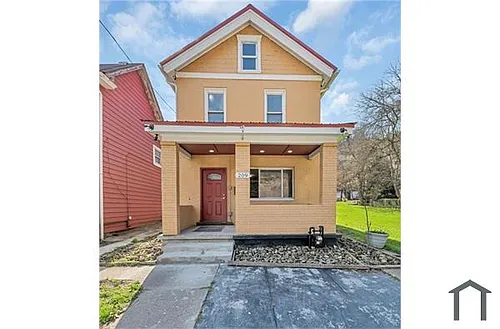 209 Brown Ave Photo 1