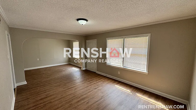 3 bed, 1.0 bath, 2355 sqft, $1,050 — Photo 3
