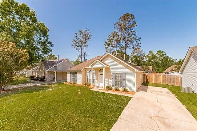 3 bed, 2.0 bath, 1390 sqft, $1,700 — Photo 2