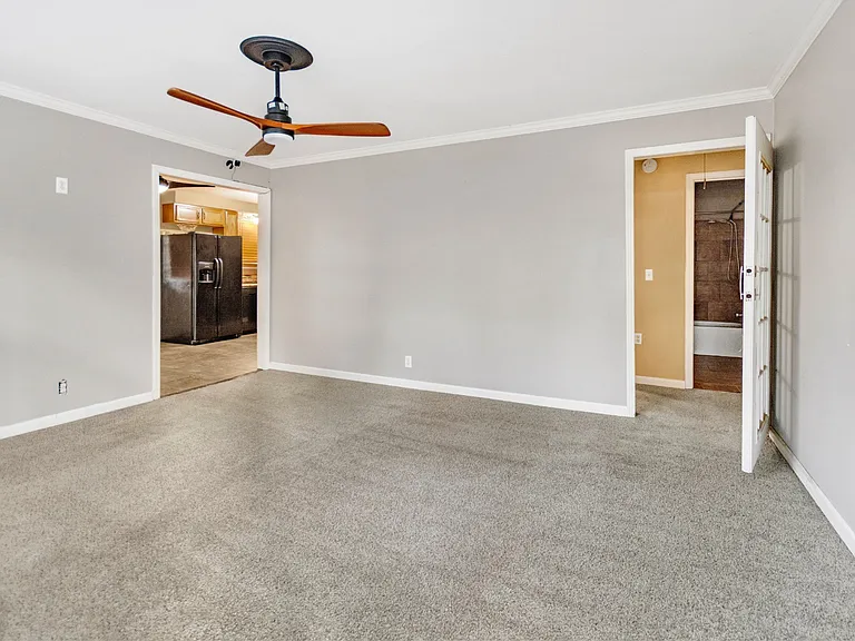 374 Treeland Dr — Photo 4