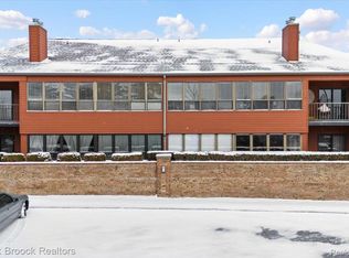 969 Greenview Ct APT 42, Rochester, MI 48307