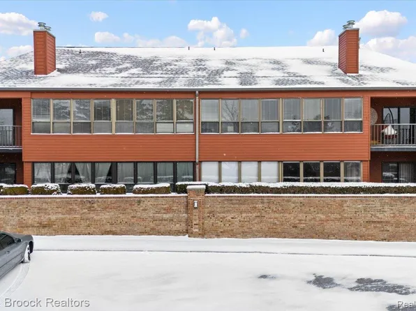 969 Greenview Ct APT 42, Rochester, MI 48307