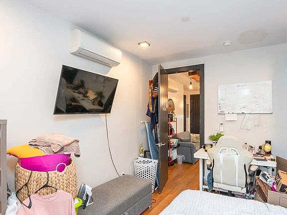 5th image of 693 Chauncey St #1B