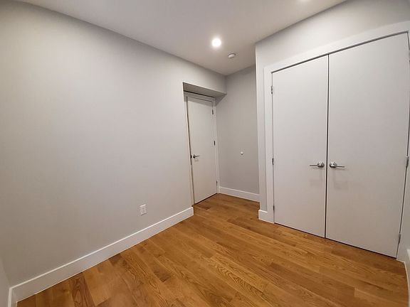 4th image of 590 W 204th St #B11