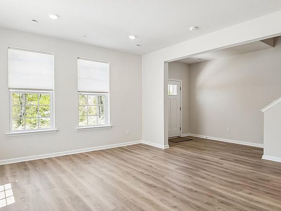 5th image of 250 Smithworks Blvd