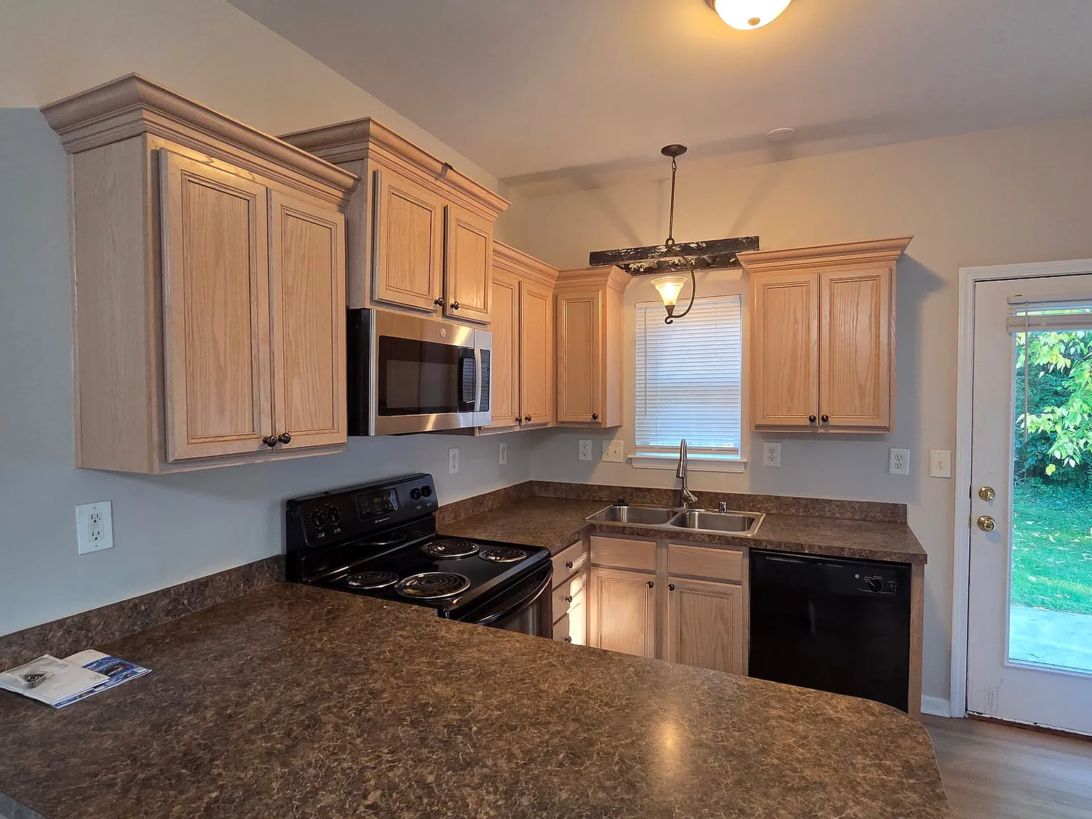 3 bed, 1675 sqft, $2,250 — Photo 3