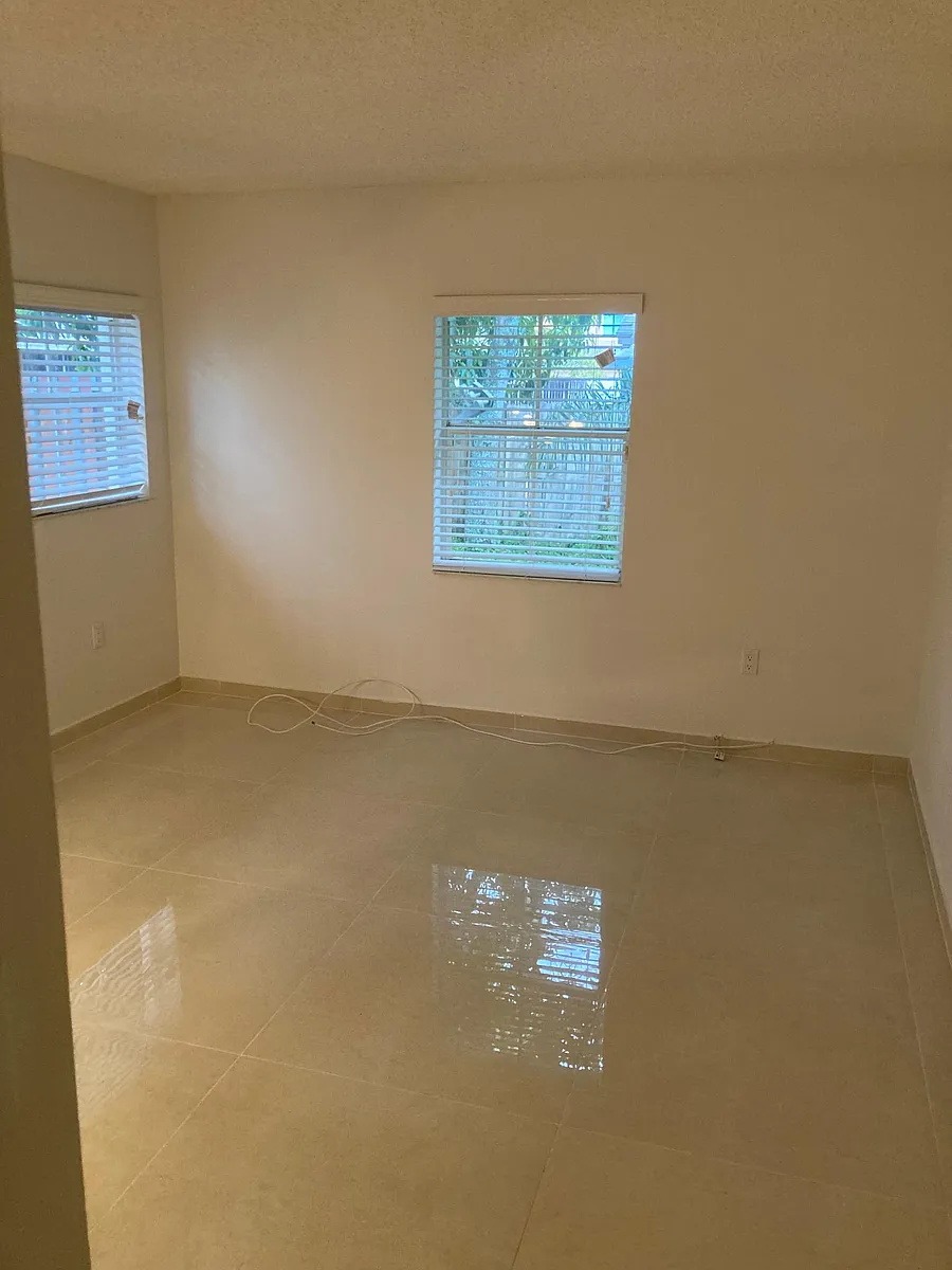 Building Photo - 4021 SW 72nd Dr