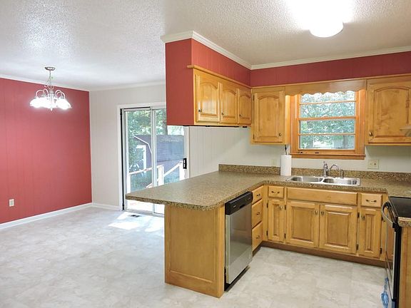 4th image of 163 Stillwood Dr