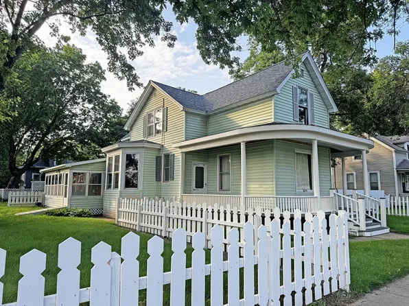 507 N Cascade St, Osceola, WI 54020