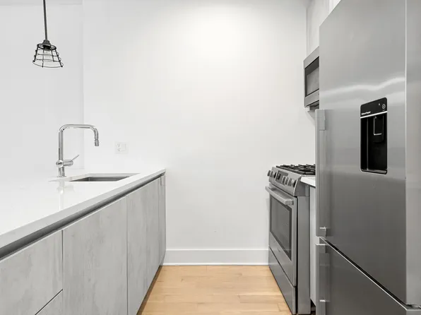 21-10 44th Drive image 7 of 15