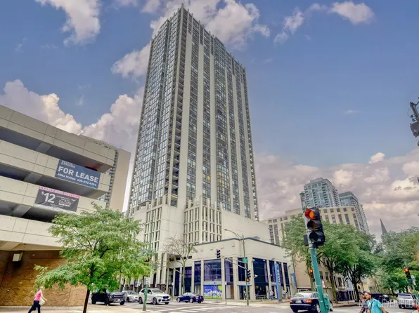 1122 N Clark St APT 2001, Chicago, IL 60610