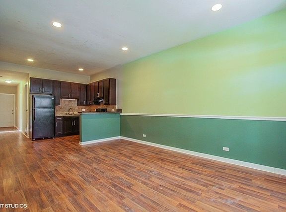 5th image of 8411 S Escanaba Ave #1