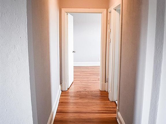 5th image of 3448 Lawn Ave APT 9