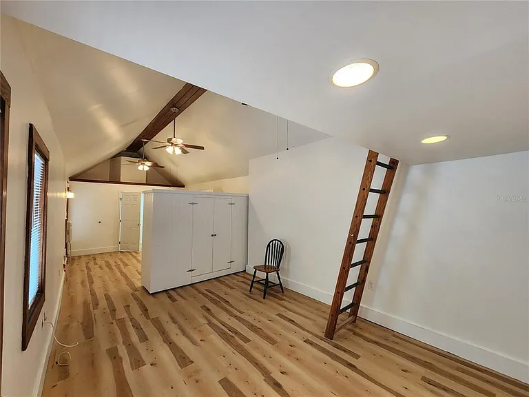 120 SE 7th St #5 — Photo 8