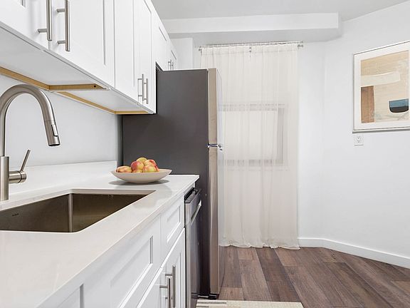 5th image of 10440 Queens Blvd #11M