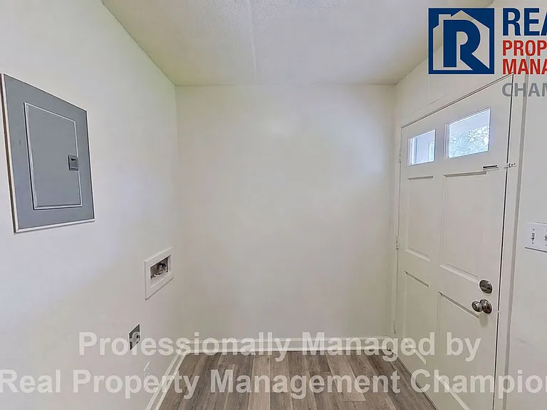 2909 Spaulding Dr — Photo 9