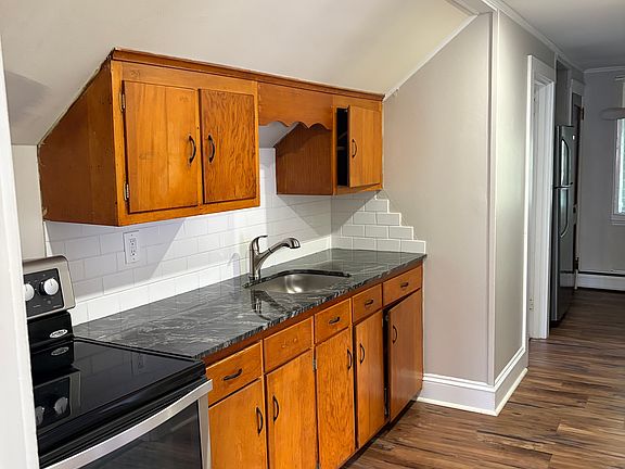 2nd image of 100 Maplewood Ave #3