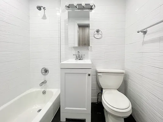 Rented by Kahen Properties | media 7