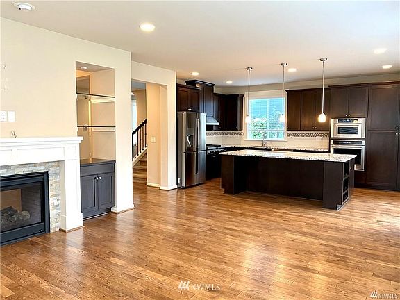 4th image of 1524 246th Ave NE
